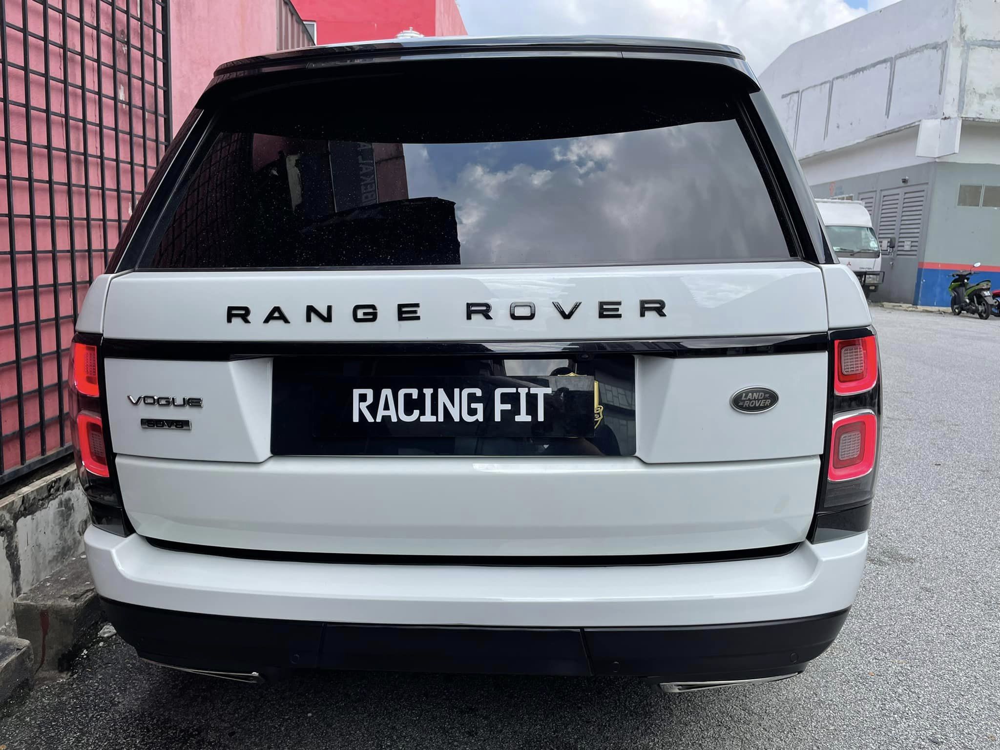 VOGUE RANGE ROVER SVA FACELIFT BODYKIT CONVERSION